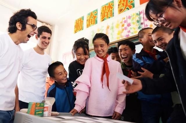 视频中民投的高考作文,你给几分?