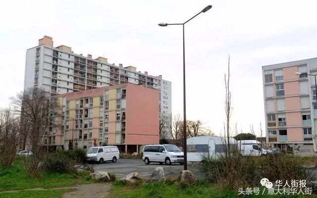 法国连续发生城市暴乱警察与四个街区居民上演