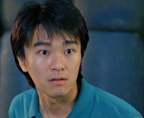 周星驰55岁近照,身穿运动装不忘嘟嘴卖萌,网友