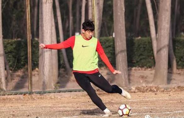 大战在即!河南建业积极备战U23联赛 演练技战