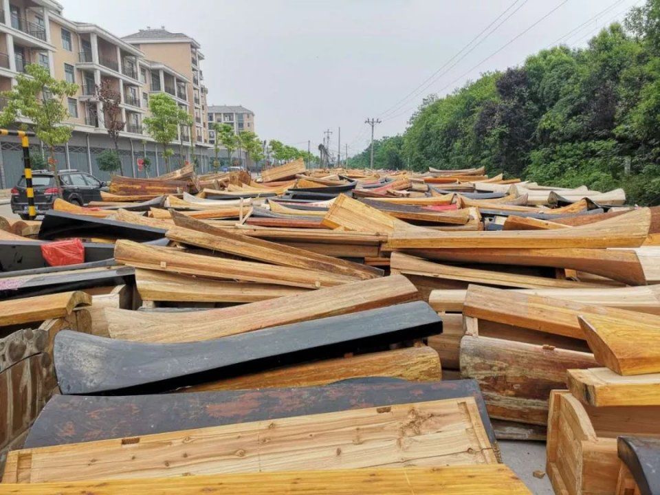 江西这个地方大街上摆满了棺材，现场图片让人吃惊，到底怎么回事