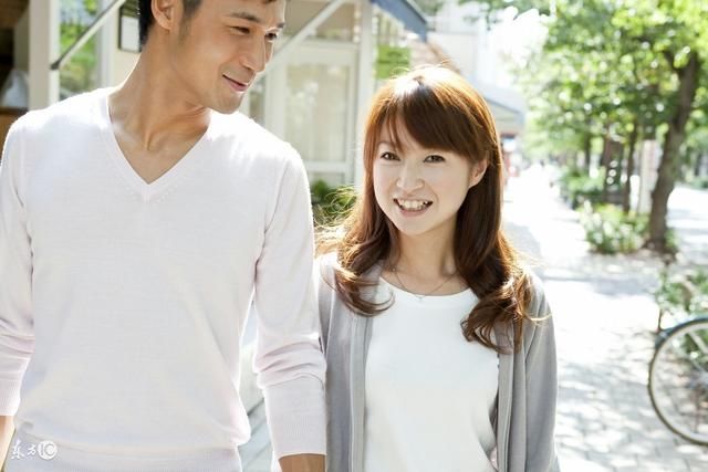 我得重病老婆跟我离婚,三年后再见面我让前妻悔青肠子