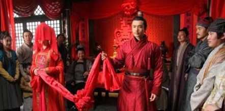 古代嫁女儿母亲准备啥压箱底?有3样必不可少