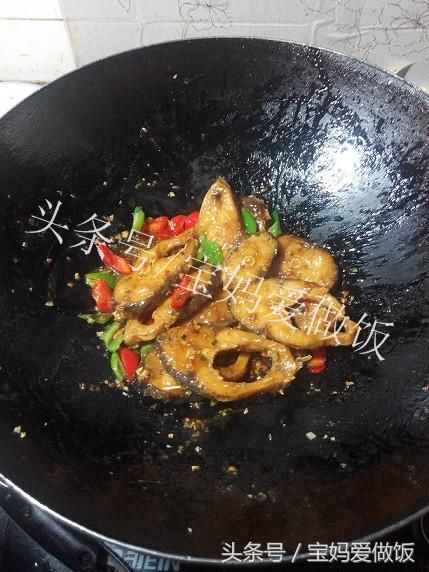 怎么做红烧鱼又嫩又好吃 t0123472bb0ec14594c.jpg