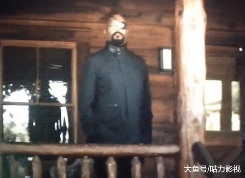 复联4钢铁侠葬礼:梅姨安慰帕克,浩克掩面而泣