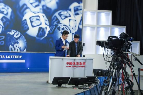 奥运冠军贾占波领衔体彩受助人与一线工作者共