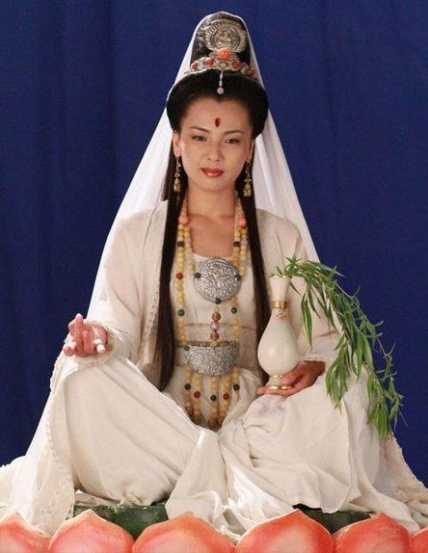 观音扮相,刘涛林心如赵雅芝都不如孙俪婆婆美