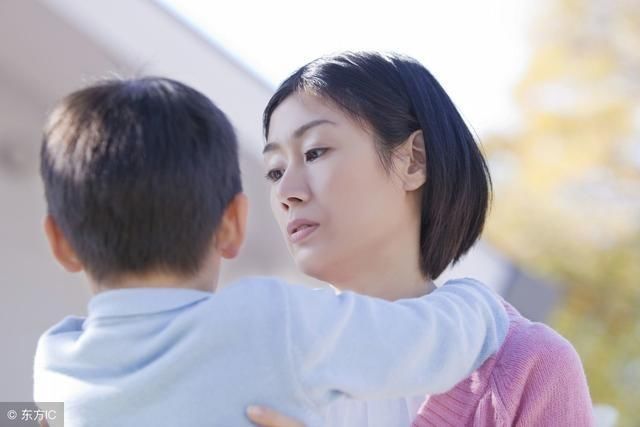 跟丈夫离婚后去外地打工，赚钱回家女儿说一话，我呆若木鸡