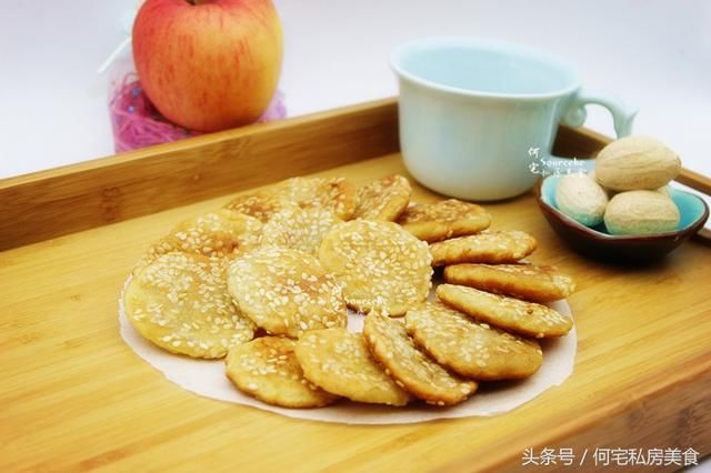 婆婆往剩余的汤圆皮里加水果？奇怪！出锅之后，大家抢着吃