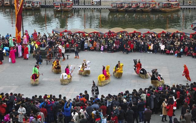 山东枣庄：红红火火过大年