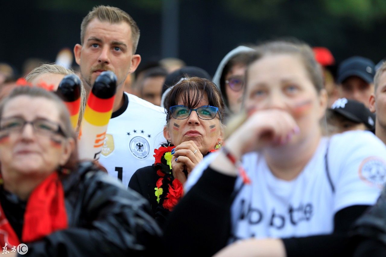 世界杯,德国国家足球队的支持者们在观看2018