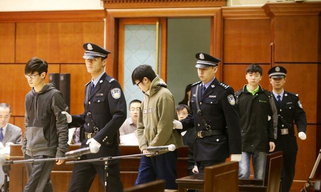 驾驶人在道路上驾驶机动车追逐竞驶