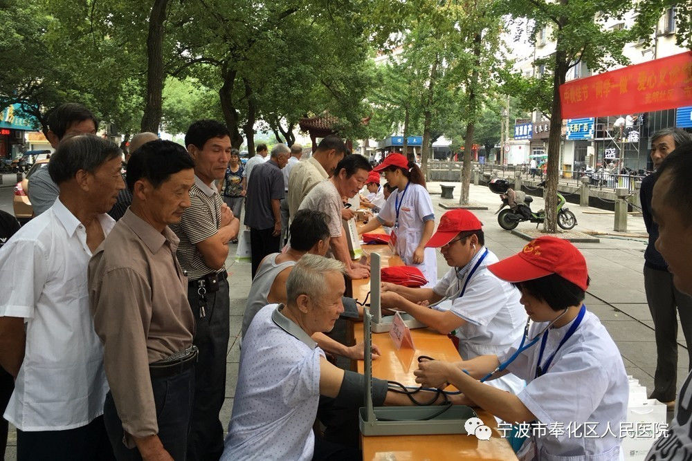 蓝纽带志愿者服务队简介--志愿风采·让爱飞扬