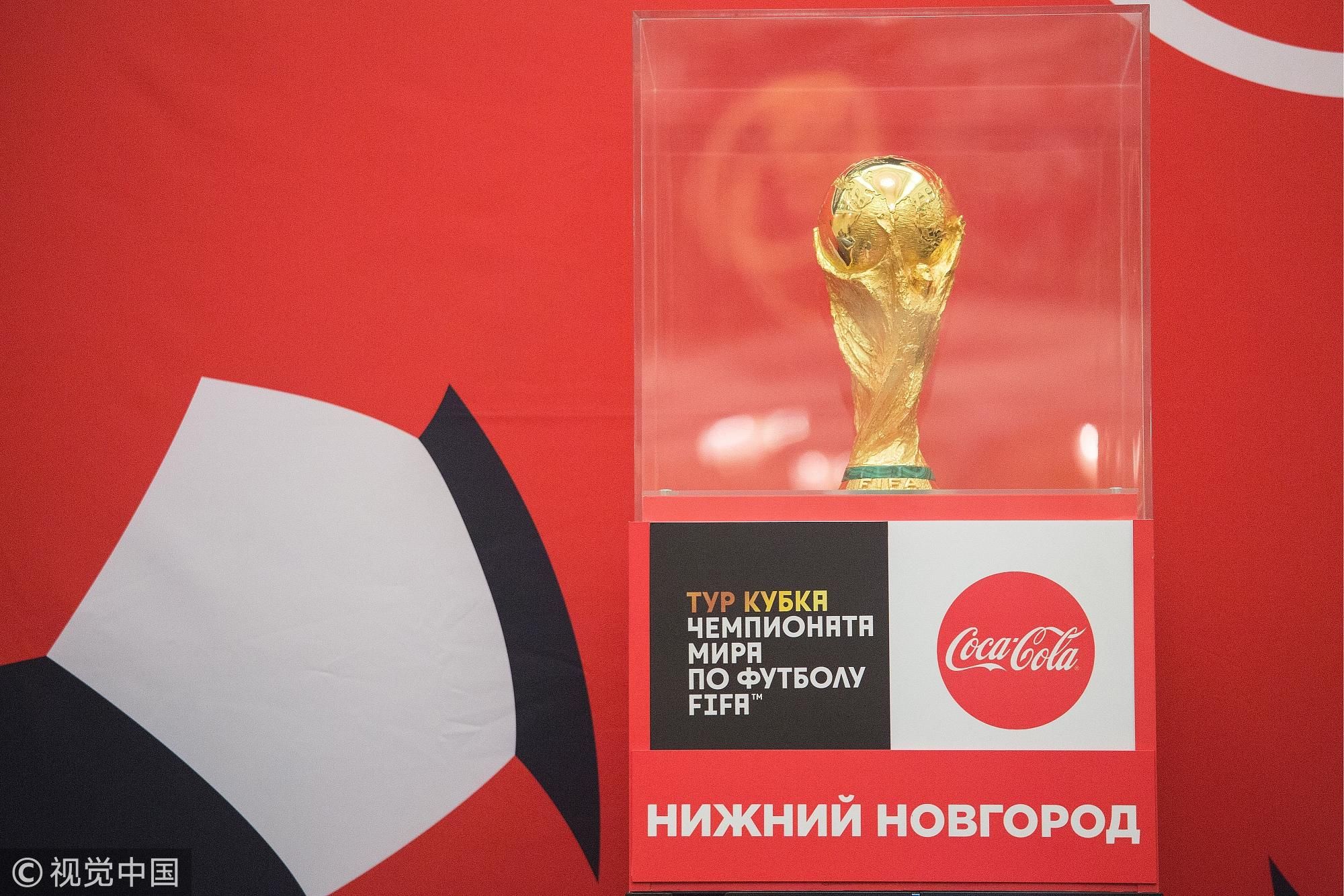 满头白发抢镜!克雷斯波现身足球公园