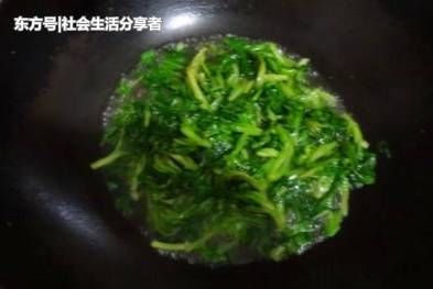 非洲媳妇跟小伙回家，儿媳做的饭菜，农村父母有苦说不出