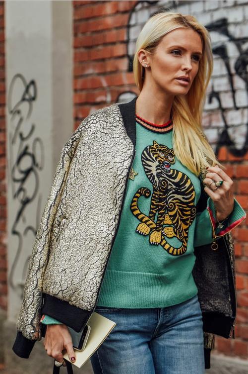 年后回来穿什么?19年开春花毛衣才最好看!