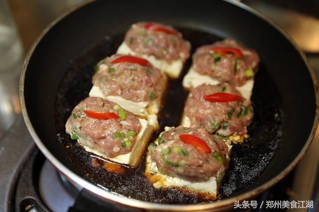 豆腐镶肉，另类的美味小吃