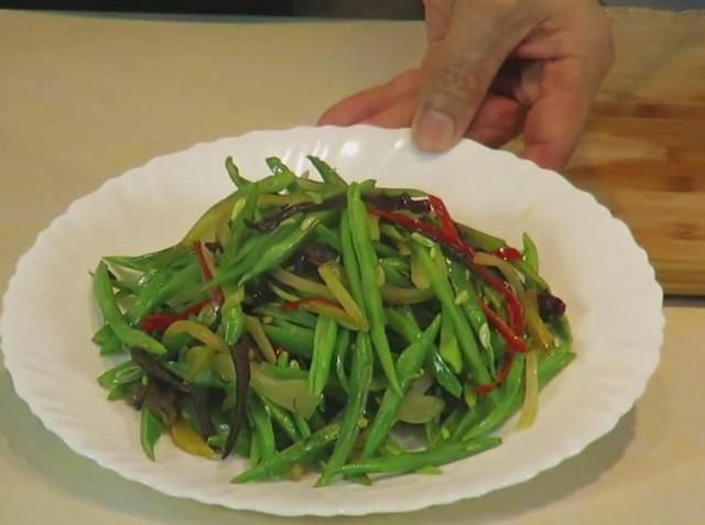 干豆角丝怎么做好吃家常做法 t01259830bae0ea5ad5.jpg