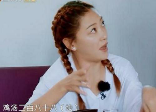 应采儿逼工作人员喝剩鸡汤 黄磊主动给摄影师