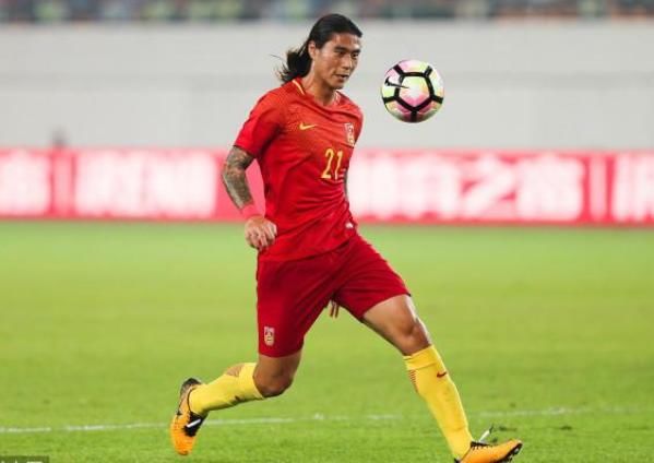 新人顶后腰 里皮着眼未来首发赵宇豪