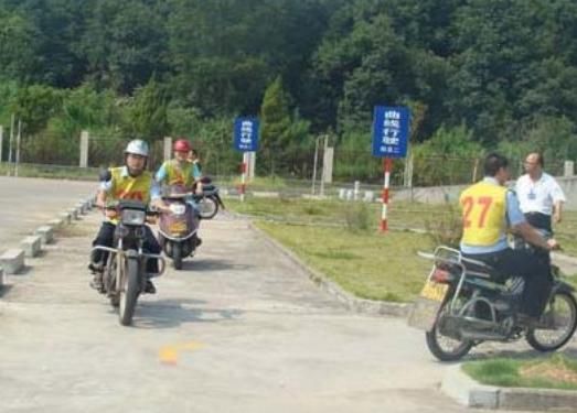 C1驾照的司机,想骑摩托车该怎么办?想不被扣