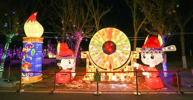 我在唐山 欢喜过年 走！约上小伙伴，到南湖景区看灯展去！