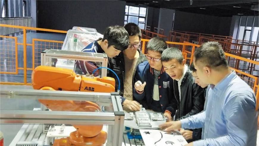 学工业机器人很难就业吗?机器人就业方向如何