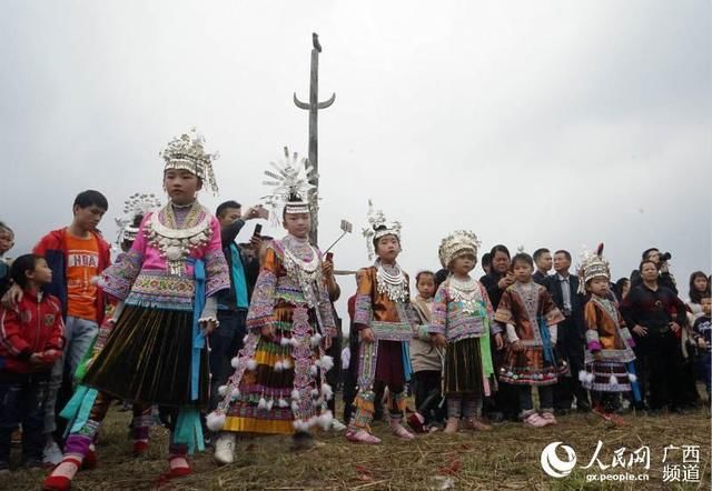 广西融水：人山人海欢庆十六坡民族盛会