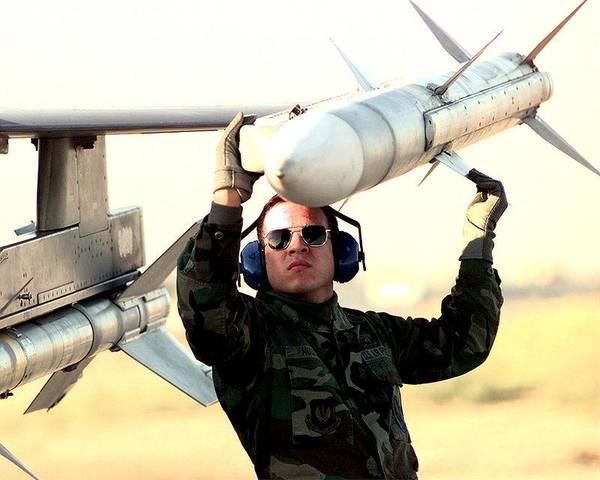 AIM54空对空导弹为什么被AIM120替换了?因为