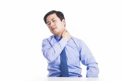 脖子一扭咔咔响,究竟是不是颈椎病?专家解释惊