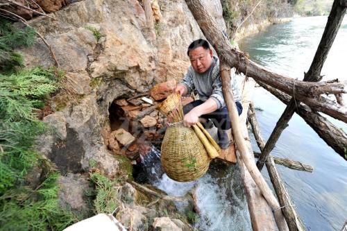 这个神秘的“流鱼洞”每天可流出千斤鱼，百姓吃了百年，如今因为