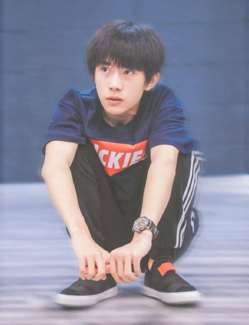 《我的时代和我》易烊千玺陪你过暑假!超强制