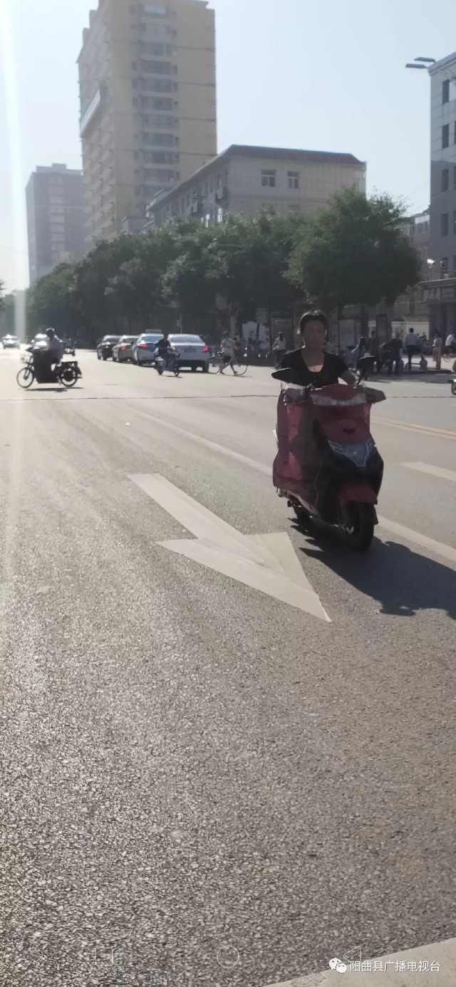 不按规定车道行驶