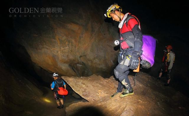 安徽洞穴探险队--探秘六百丈洞穴,发现神秘生物巢穴