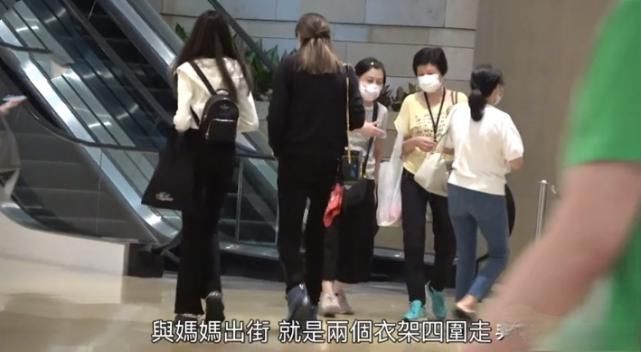 任达华女儿身材发育太好,15岁身高快达1米8,清纯性感都能驾驭