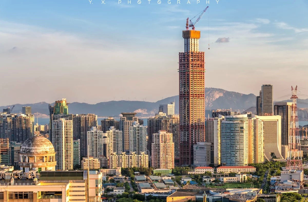 厦门该建筑物烂尾十四年,现如今大变身,成为福建省最高的大楼