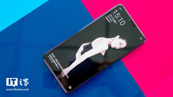 【IT之家评测室】OPPO R15星云版开箱图赏:红与蓝的水乳交融