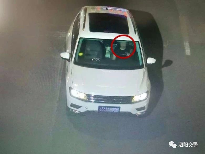 零容忍!失驾后,无证驾驶还暴力冲卡,结果被拘了