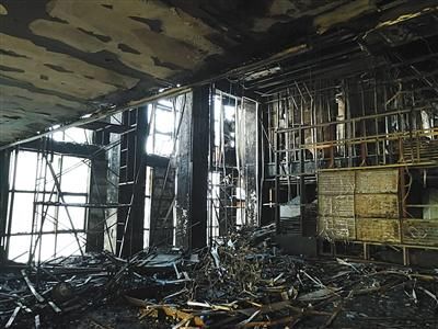 天津一高楼38层起火致10死5伤