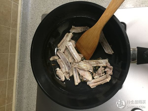 夏季怎能少了小龙虾，教你一款超好吃鱼香排骨盆盆虾