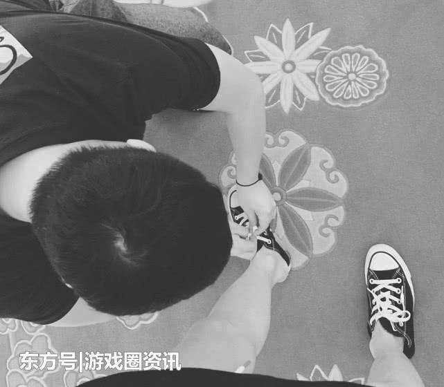 奥咪咪感慨UZI太没情趣,真的受不了他,意思:男的网友情趣吊起图片