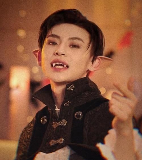 男星化身吸血鬼，黄子韬魅惑，肖战冷峻，看到伯贤：无法抗拒