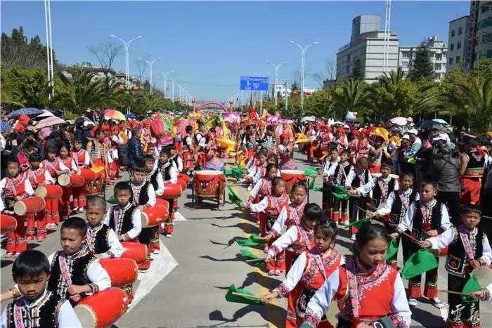 说好的过年昆明变空城呢?城里城外……分分钟被这场面惊呆了