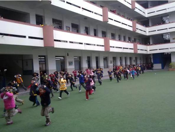自贡小学排名_自贡青杠林小学图片