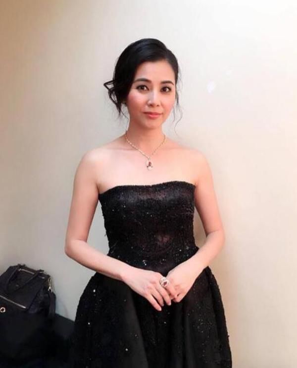 蒙嘉慧谈不生孩子：郑伊健的个性不敢生，生孩子是噩梦怀孕像坐牢