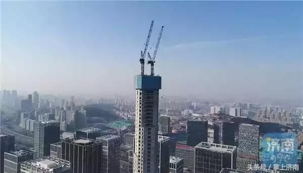 济南第一高楼易主了！东部这幢楼还没建完就比绿地中心高两米了