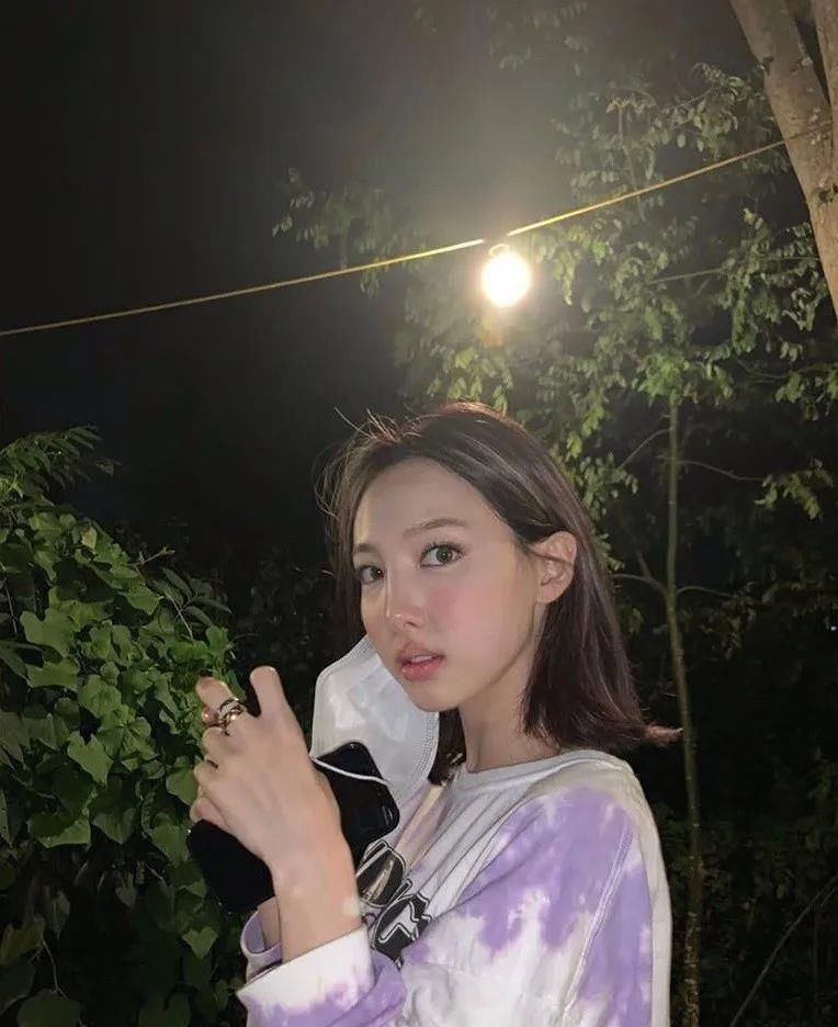 她的脸到底怎么了？