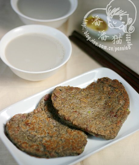 黑豆浆和黑豆培根饼