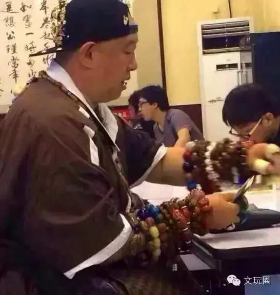 仏爷都要崇拜的文玩人，膜拜