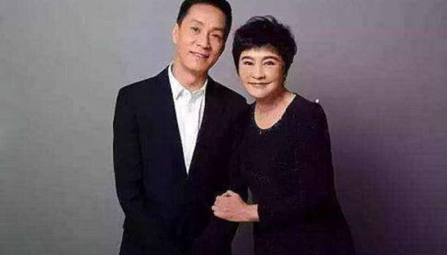 离婚后39岁再嫁小8岁鲜肉，朋友预测好不过3年，如今26年还不生育